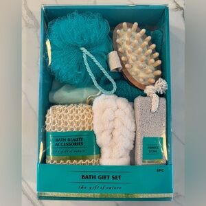 6 piece bath gift set New in box